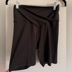 Offline by Aerie Black High-Rise Bike Shorts – Size L (7” Inseam)